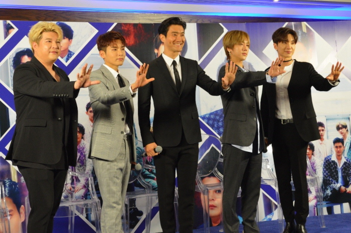 Super Junior en conferencia de prensa. | Lisset Eugenia Pérez Medina